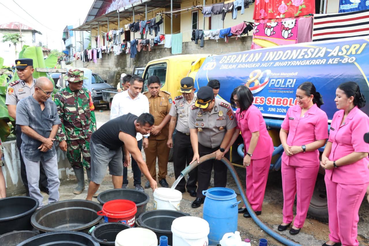 Sambut Hari Bhayangkara, Polres DuaEmpat Salurkan 8000 liter Air Bersih untuk Masyarakat – DuaEmpat.Net