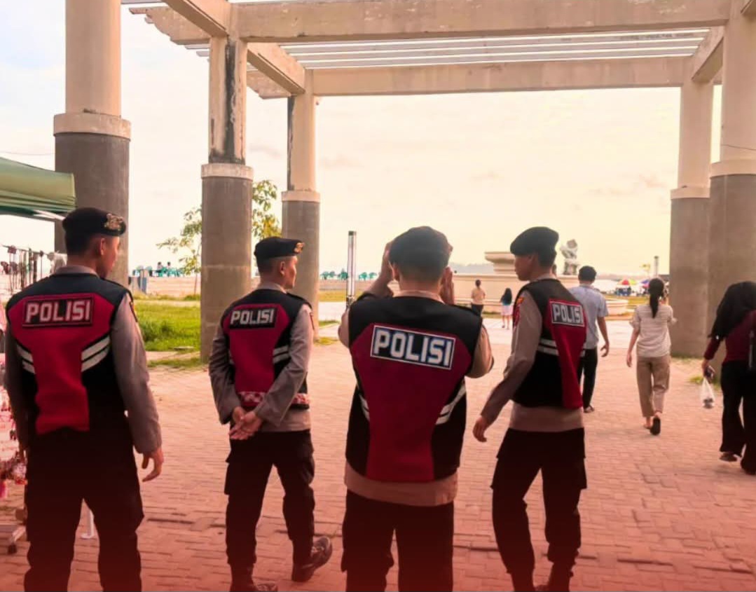Jaga Kamtibmas di Lokasi Wisata, Polres DuaEmpat Lakukan Patroli Humanis  – DuaEmpat.Net
