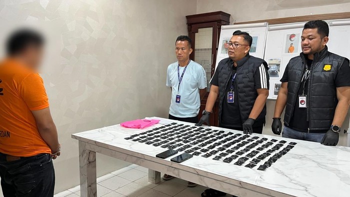 Dipasok Teman Kuliah, Polisi Bongkar Peredaran 128 Vape Narkoba Jaringan Internasional – DuaEmpat.Net