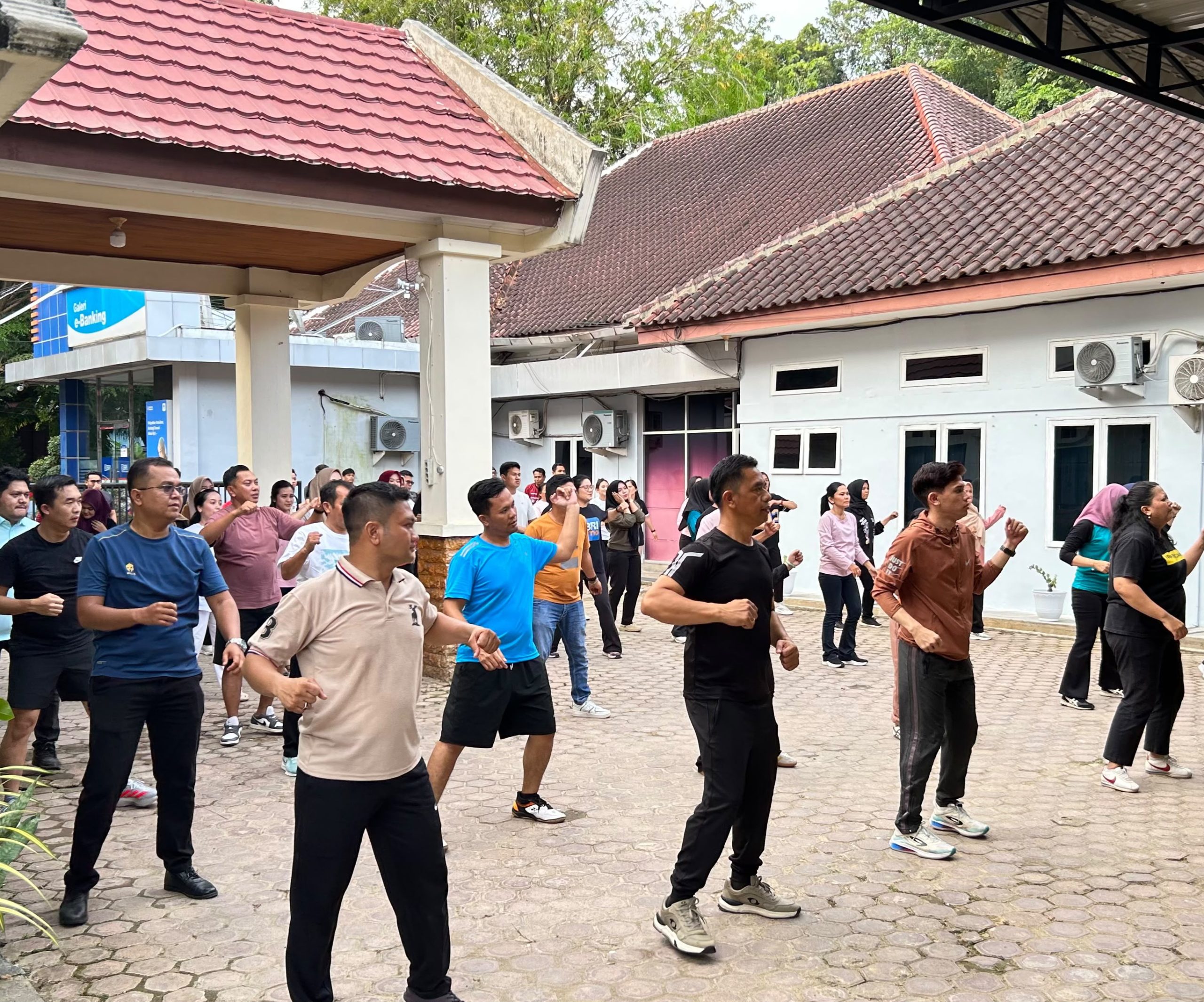 Tingkatkan Kesehatan Karyawan, BRI DuaEmpat Gelar Olahraga Rutin – DuaEmpat.Net