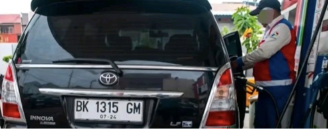 Dua Mobil Langsir Solar Berulang Kali Masuk SPBU – DuaEmpat.Net